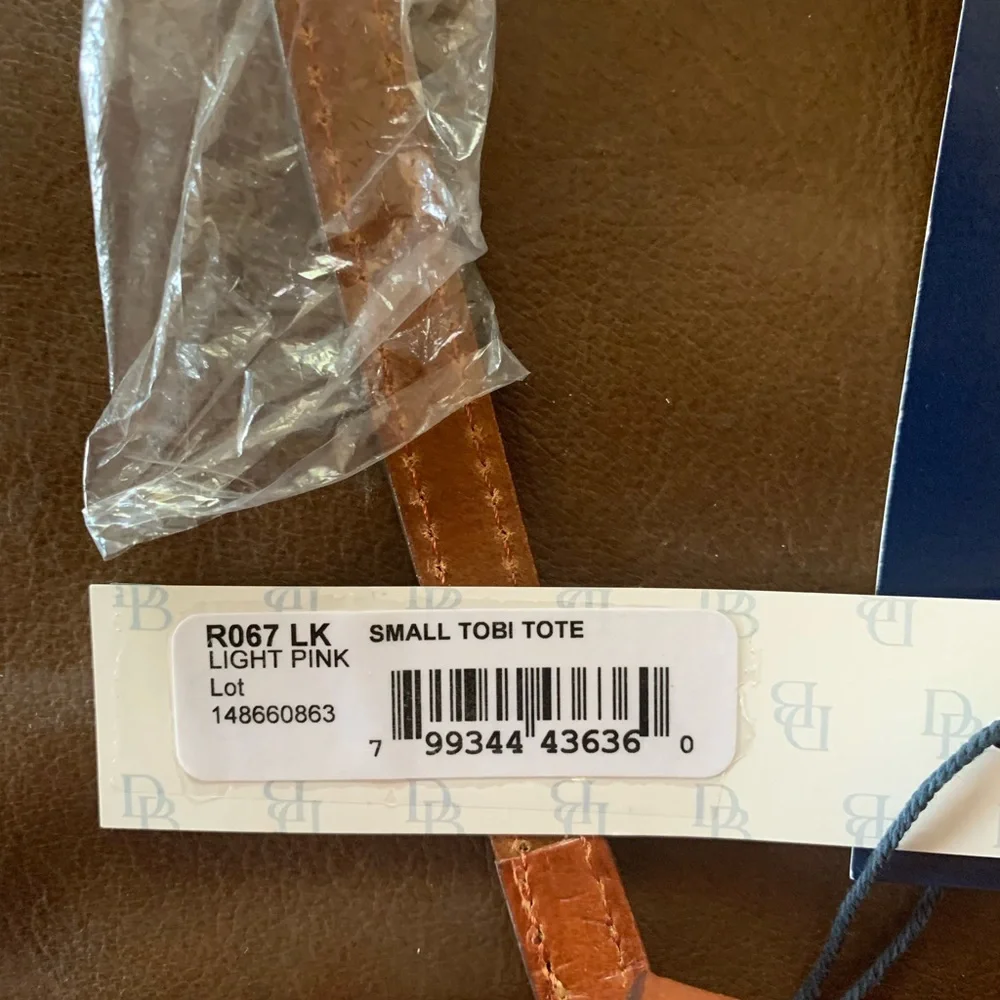 Dooney and Bourke small Tobi tote in light pink - Picture 4 of 4